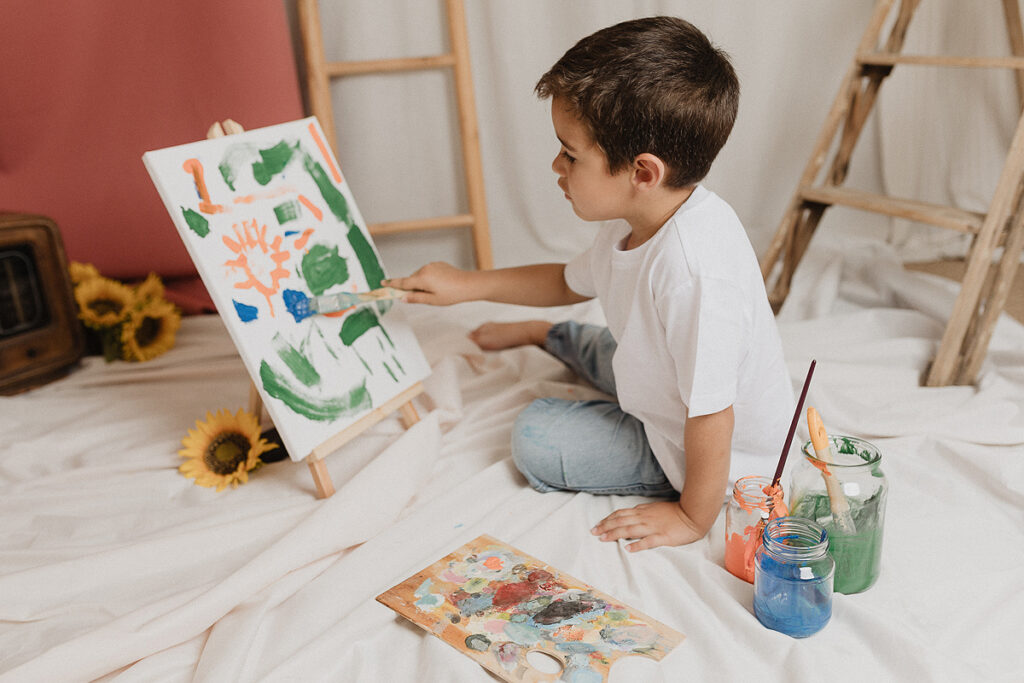 Sesión de fotos de pintura para niños en girona